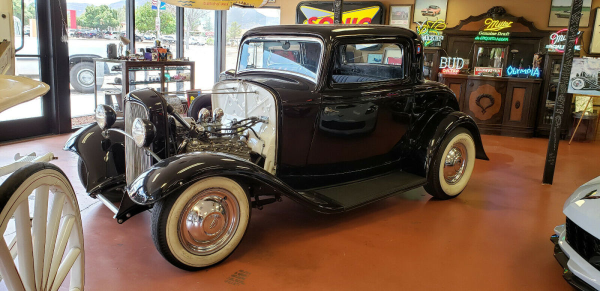 1932 Black Ford 3 WINDOW DELUXE COUPE Coupe