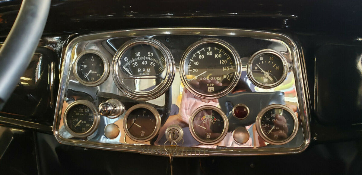 1932 Black Ford 3 WINDOW DELUXE COUPE Coupe