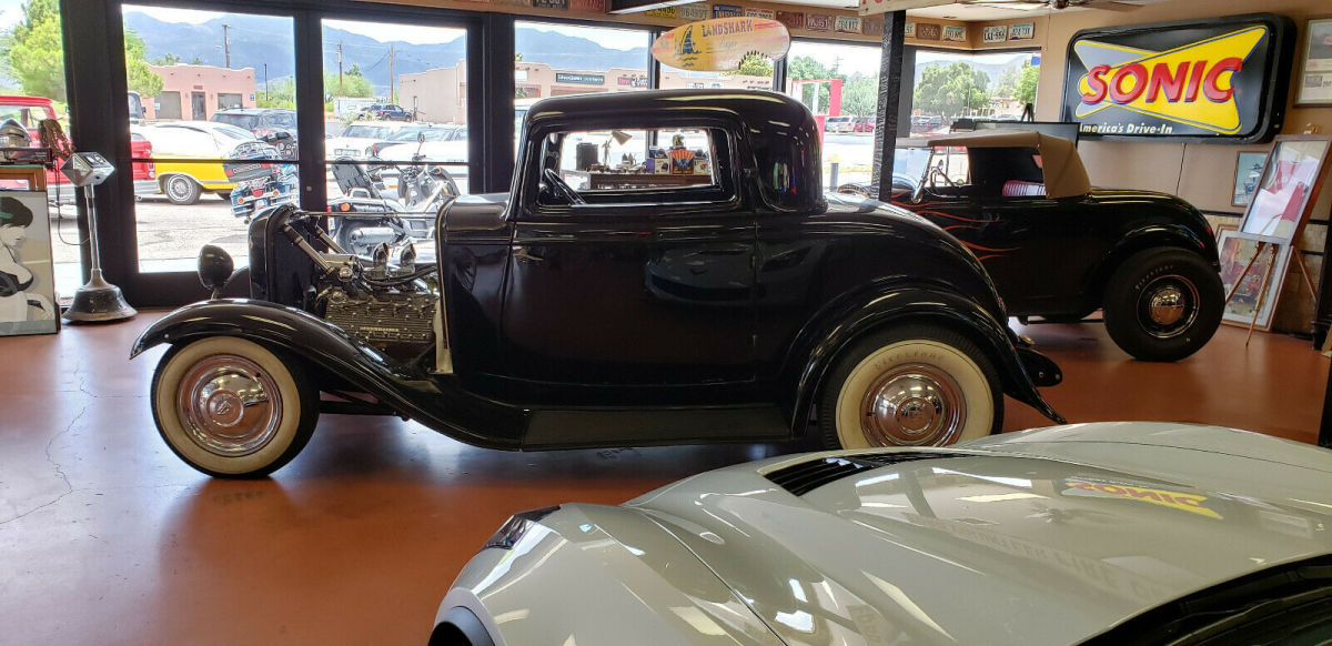 1932 Black Ford 3 WINDOW DELUXE COUPE Coupe