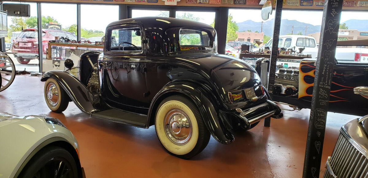 1932 Black Ford 3 WINDOW DELUXE COUPE Coupe