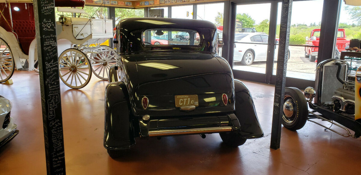 1932 Black Ford 3 WINDOW DELUXE COUPE Coupe
