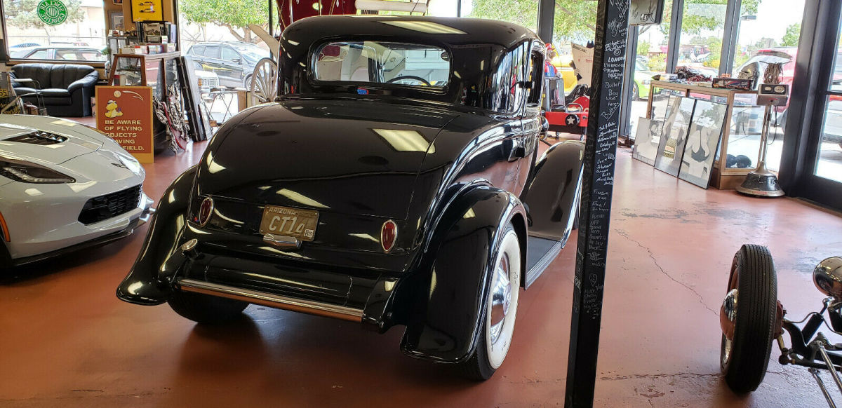1932 Black Ford 3 WINDOW DELUXE COUPE Coupe