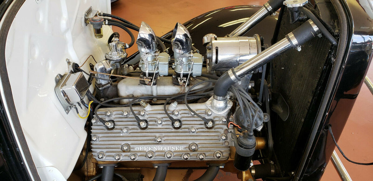 1932 Black Ford 3 WINDOW DELUXE COUPE Coupe