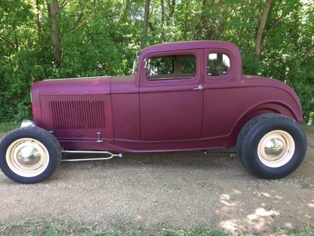 1932 Burgundy Ford coupe 2 door highboy