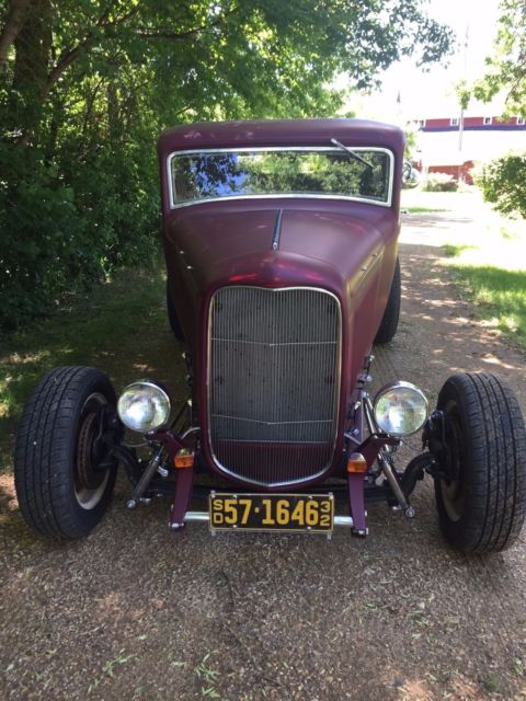 1932 Burgundy Ford coupe 2 door highboy