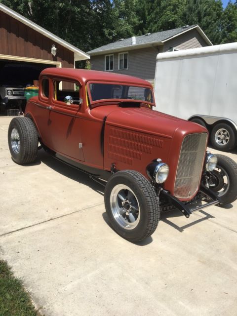 1932 red Ford Ford 5 wd coupe