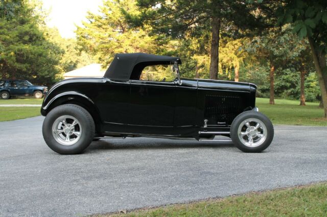 1932 Black Ford Replica