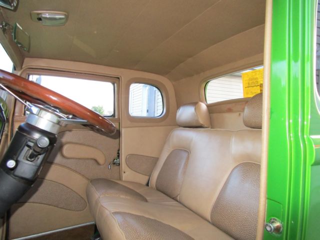 1932 Green Ford Coupe