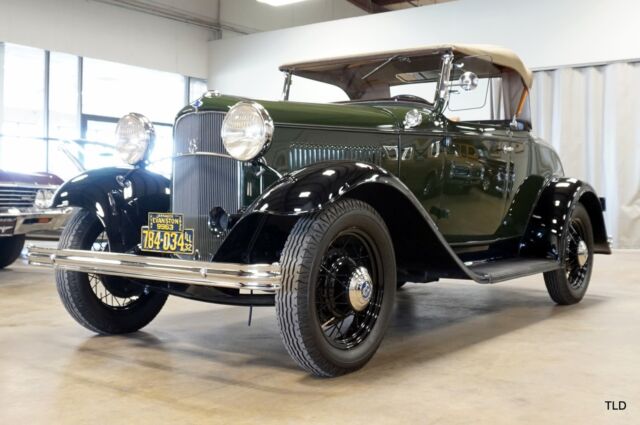 1932 Green Ford Deluxe Convertible
