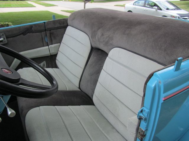 1932 Blue Ford Roadster Convertible