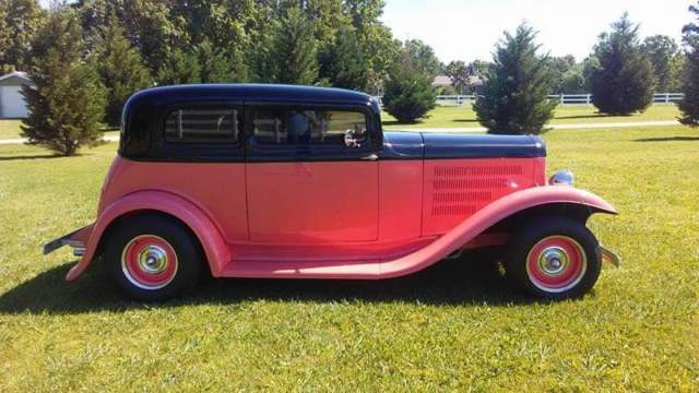 1932 black&coral Ford Model A Coupe