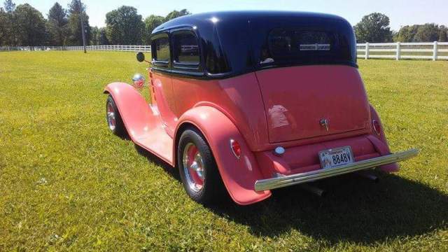 1932 black&coral Ford Model A Coupe