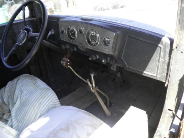 1932 Black Oldsmobile Model 30-B