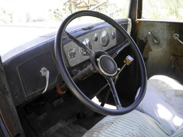 1932 Black Oldsmobile Model 30-B