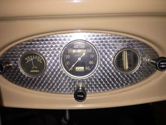 1932 Tan/black Ford Deluxe Roadster