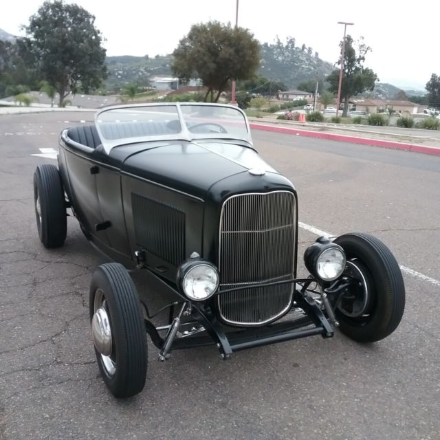 1932 Black Ford Hiboy Roadster