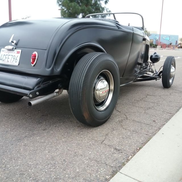 1932 Black Ford Hiboy Roadster