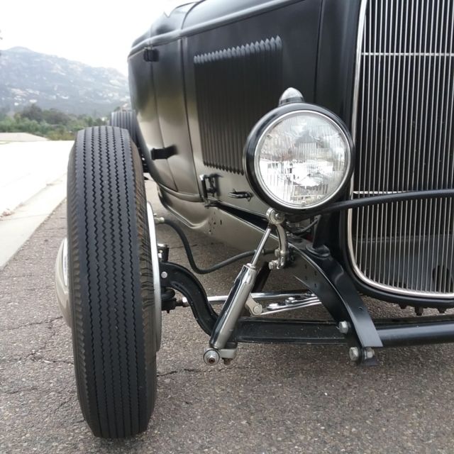 1932 Black Ford Hiboy Roadster