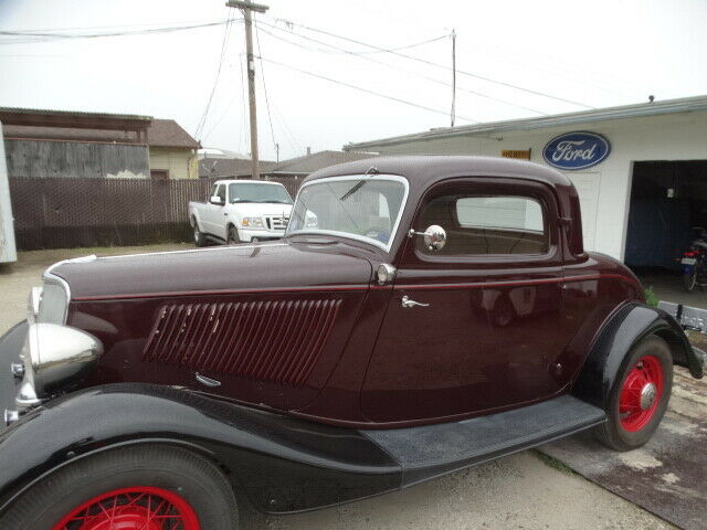 1933 maroon Ford 3 w coupe Coupe