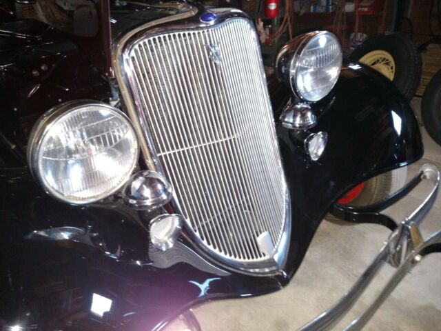 1933 maroon Ford 3 w coupe Coupe