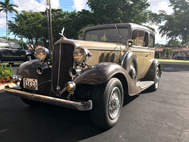 1933 Brown & Beige Chevrolet Eagle