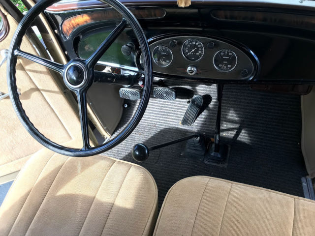 1933 Brown & Beige Chevrolet Eagle