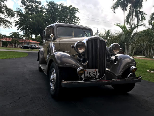 1933 Brown & Beige Chevrolet Eagle