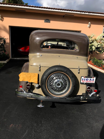 1933 Brown & Beige Chevrolet Eagle