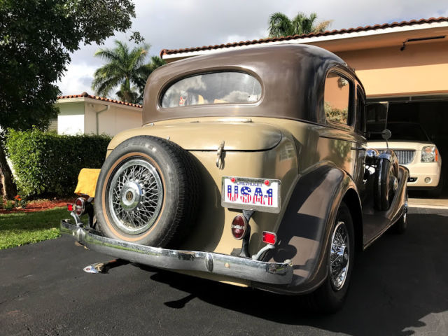 1933 Brown & Beige Chevrolet Eagle