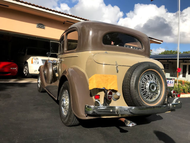 1933 Brown & Beige Chevrolet Eagle