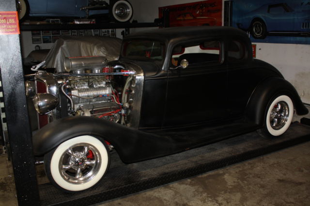 1933 Black Willys coupe COUPE