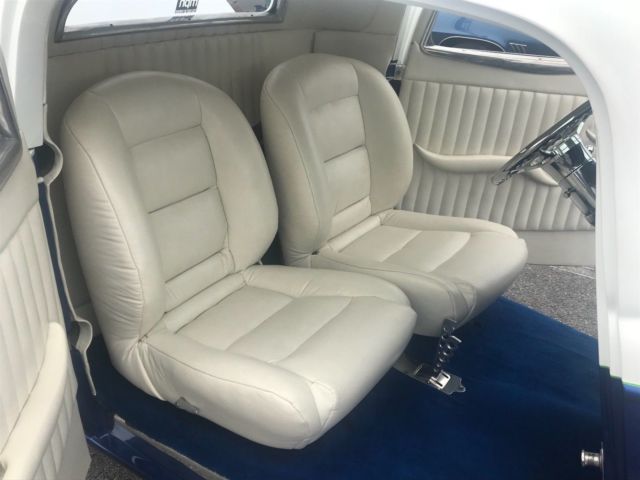 1933 Viper Blue / Pearl White Ford 40 Coupe