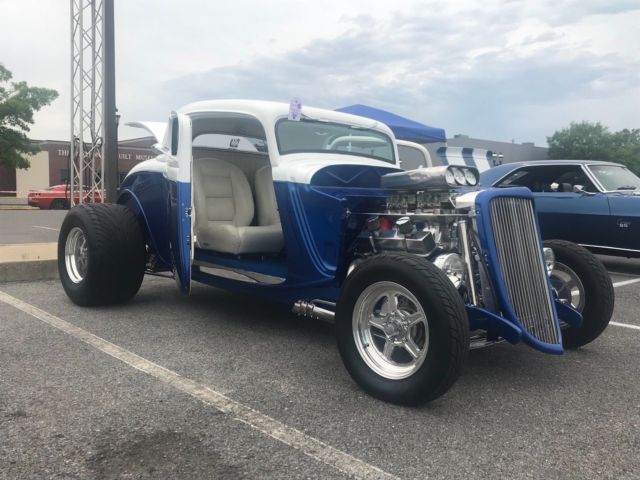 1933 Viper Blue / Pearl White Ford 40 Coupe