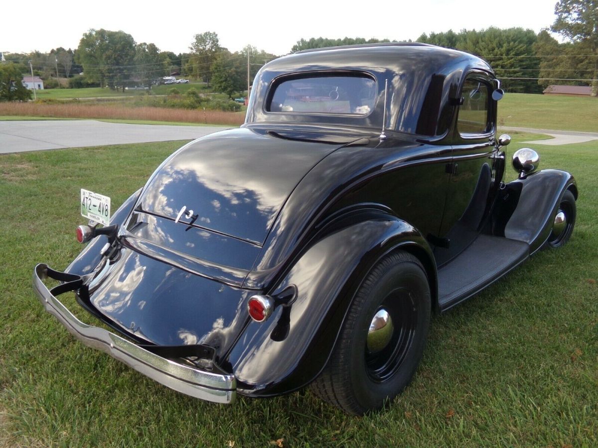 1933 Ford 3 window Coupe