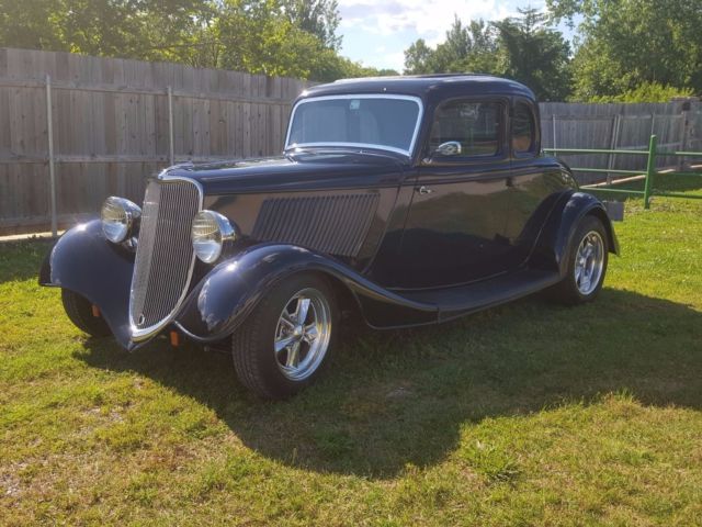 1933 Black Ford coupe Coupe
