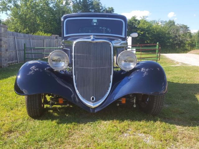 1933 Black Ford coupe Coupe