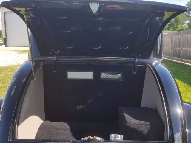 1933 Black Ford coupe Coupe