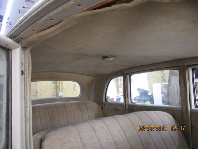 1933 Tan/Brown Ford Sedan 4 door Sedan
