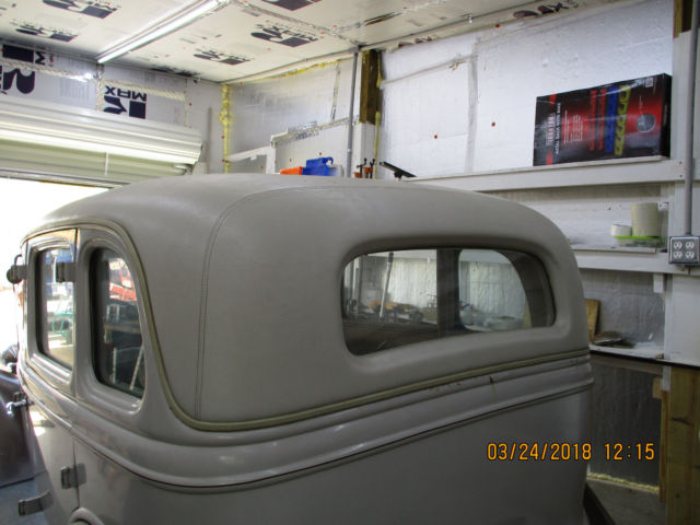 1933 Tan/Brown Ford Sedan 4 door Sedan