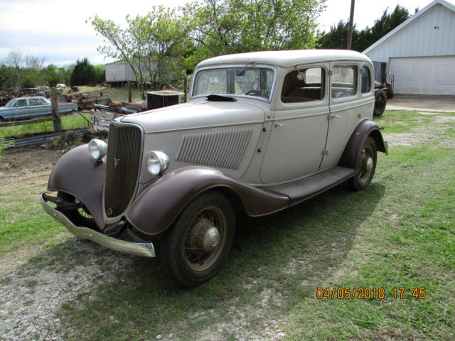 1933 Tan/Brown Ford Sedan 4 door Sedan