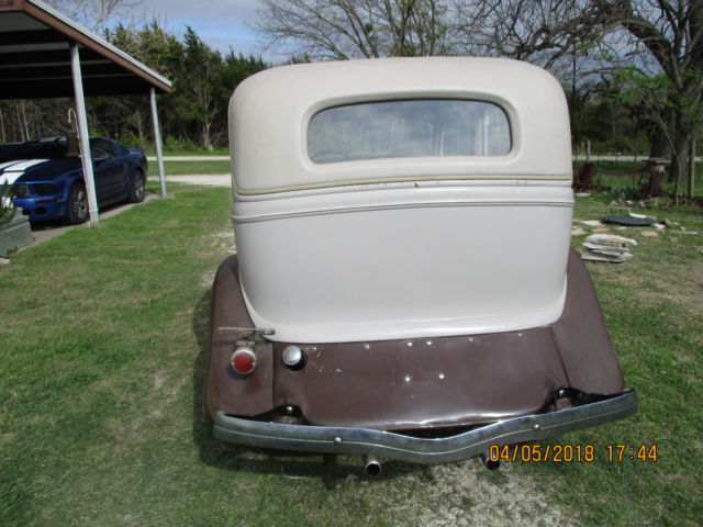 1933 Tan/Brown Ford Sedan 4 door Sedan