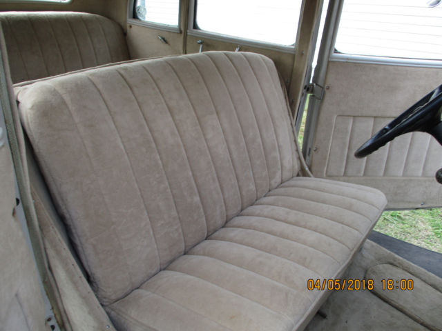 1933 Tan/Brown Ford Sedan 4 door Sedan