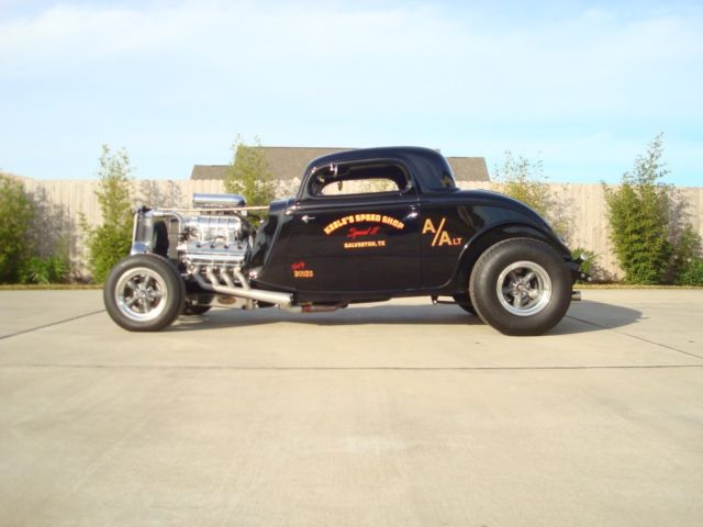 1933 Black Ford Three window coupe Coupe