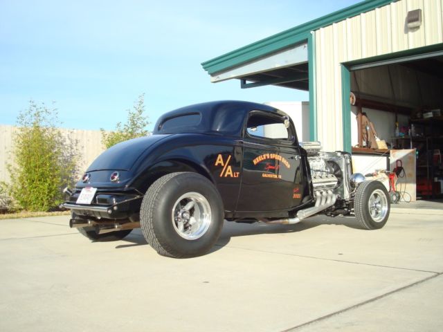 1933 Black Ford Three window coupe Coupe