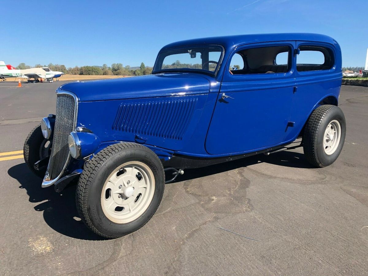 1933 Ford Model 40 Sedan