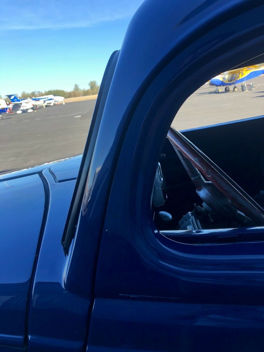 1933 Ford Model 40 Sedan