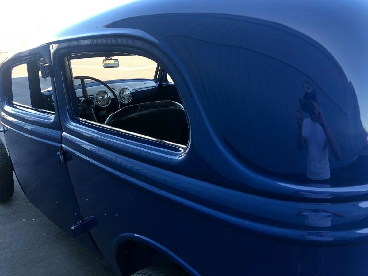 1933 Ford Model 40 Sedan