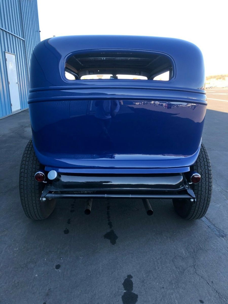 1933 Ford Model 40 Sedan