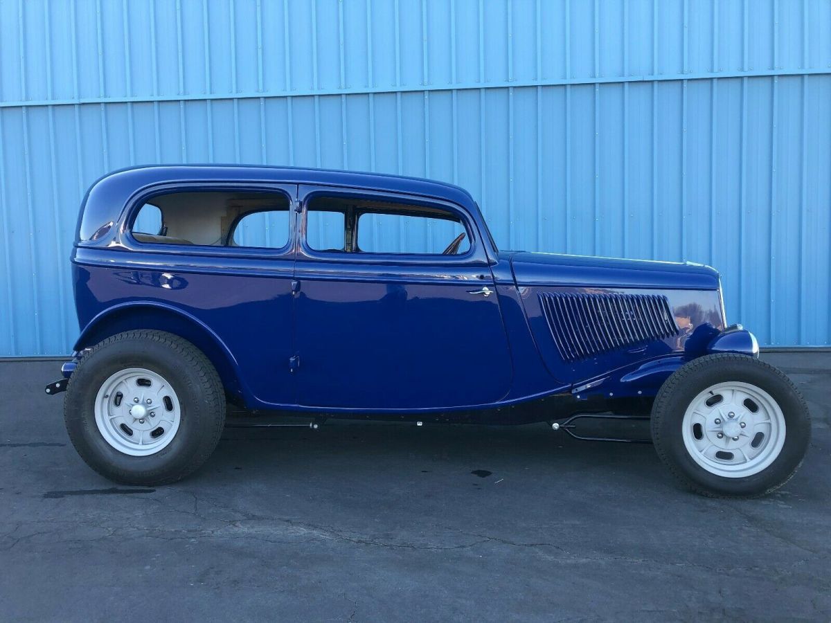 1933 Ford Model 40 Sedan