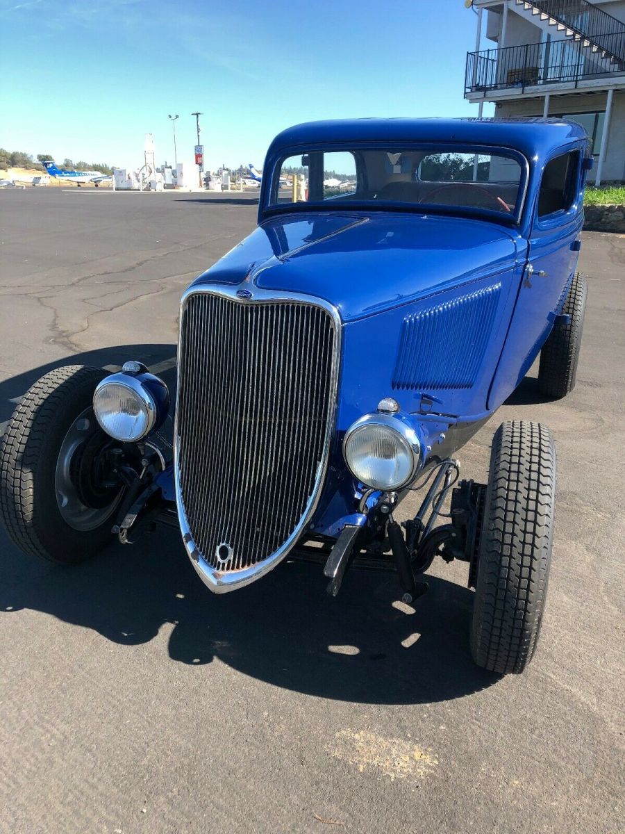 1933 Ford Model 40 Sedan